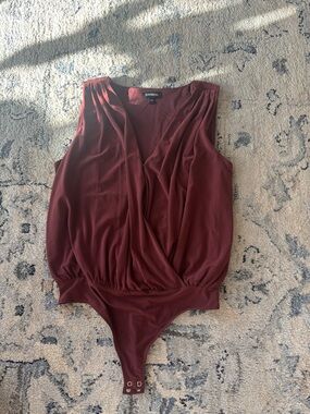 Express Draped Sleeveless Blouse in Wine